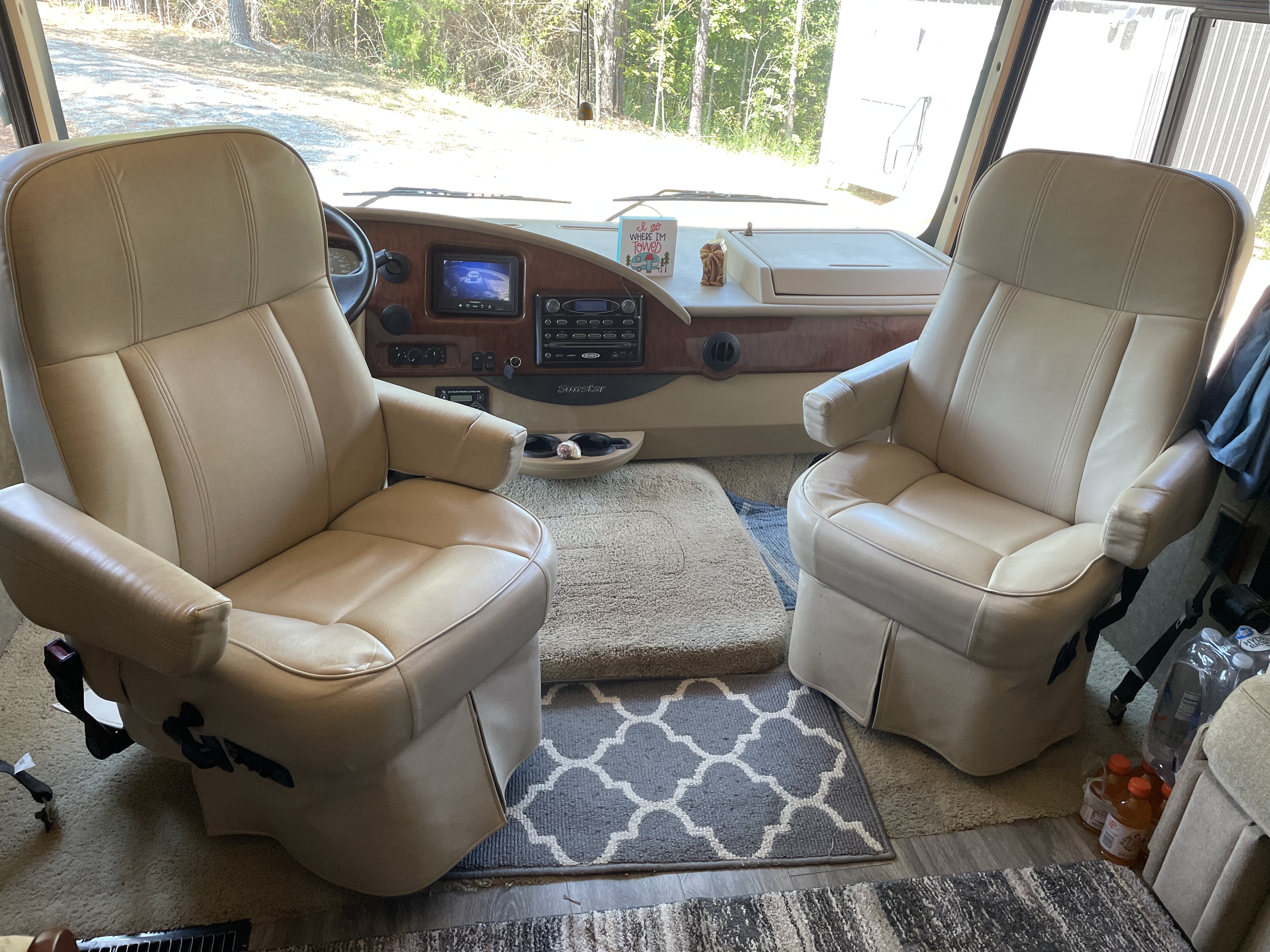 Living room, sofa, and dinette of Winnebago Sunstar 30T